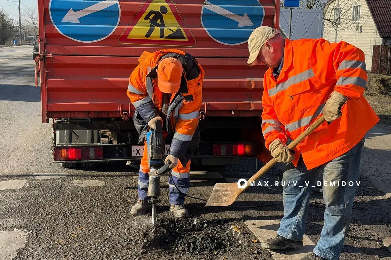 Валентин Демидов: Уважаемые работники бытового обслуживания и жилищно-коммунального хозяйства Белгорода! Поздравляю вас с профессиональным праздником! Валентин Демидов: Уважаемые работники бытового обслуживания и жилищно-коммунального хозяйства Белгорода! Поздравляю вас с профессиональным праздником!