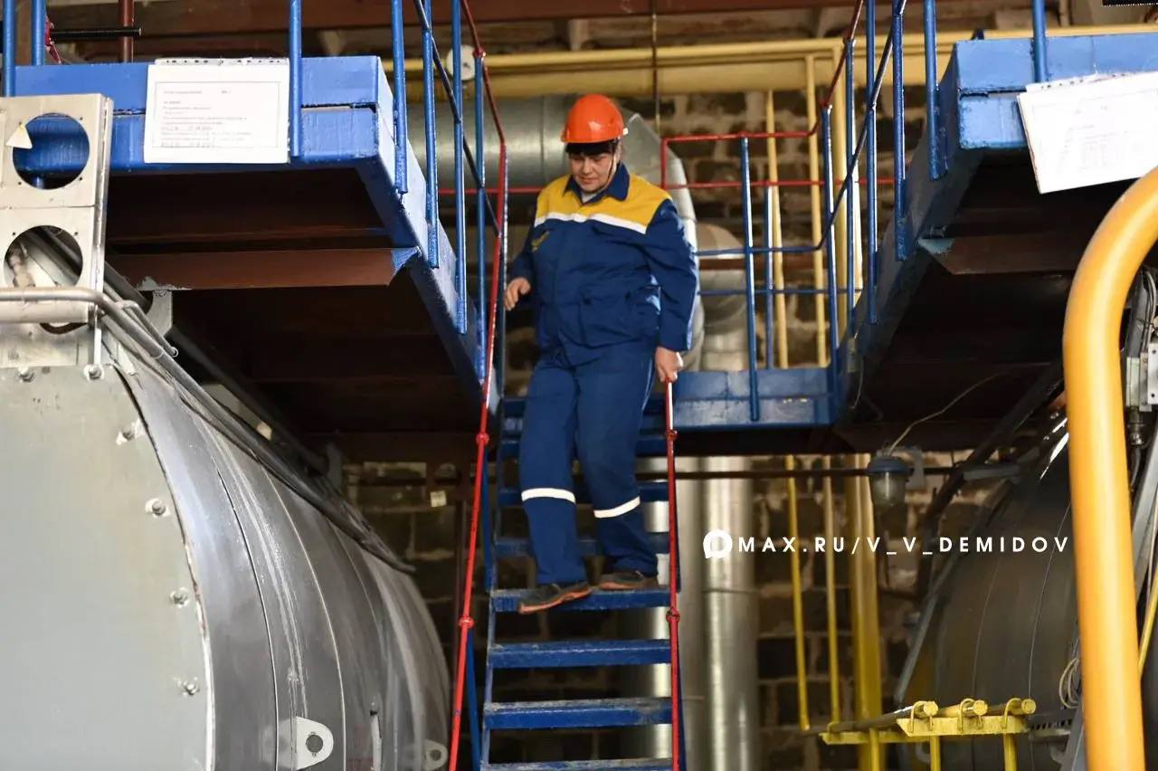 Валентин Демидов: Уважаемые работники бытового обслуживания и жилищно-коммунального хозяйства Белгорода! Поздравляю вас с профессиональным праздником! Валентин Демидов: Уважаемые работники бытового обслуживания и жилищно-коммунального хозяйства Белгорода! Поздравляю вас с профессиональным праздником!