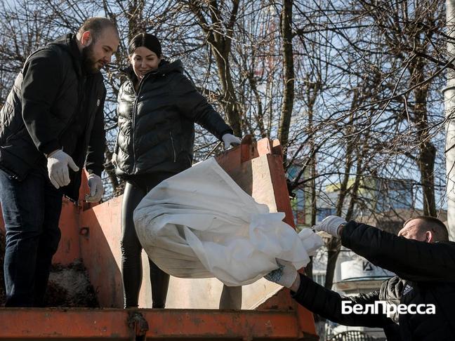 В Белгороде начались весенние субботники В Белгороде начались весенние субботники