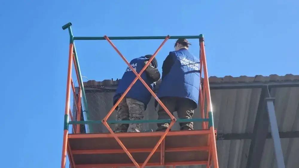 Игорь Кастюкевич: Волонтеры лагеря Единой России «Белгородский рубеж» помогли в защите важного социального объекта в Белгородской области Игорь Кастюкевич: Волонтеры лагеря Единой России «Белгородский рубеж» помогли в защите важного социального объекта в Белгородской области