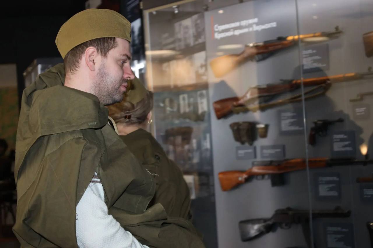 Сотрудники военно-исторического музея-заповедника «Прохоровское поле» стали участниками интерактивной программы музея-диорамы - иммерсивной экскурсии «Мы из будущего» Сотрудники военно-исторического музея-заповедника «Прохоровское поле» стали участниками интерактивной программы музея-диорамы - иммерсивной экскурсии «Мы из будущего»