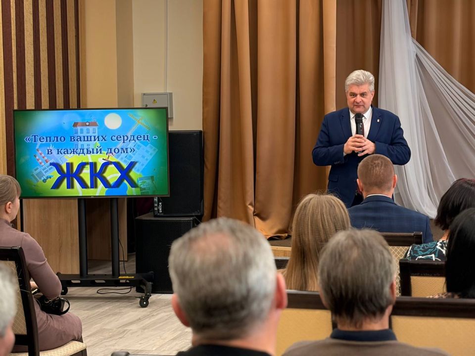 Игорь Щепин: Сегодня в Центре культурного развития поселка мы поздравили наших уважаемых работников сферы жилищно-коммунального хозяйства и бытового обслуживания населения