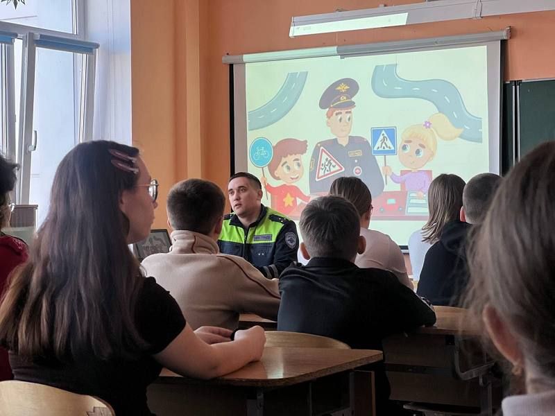 Классные «киносеансы по ПДД» помогают школьникам осваивать дорожные правила