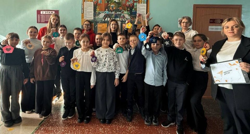 Белгородские автоинспекторы организовали для школьников мастер-класс по изготовлению световозвращателей