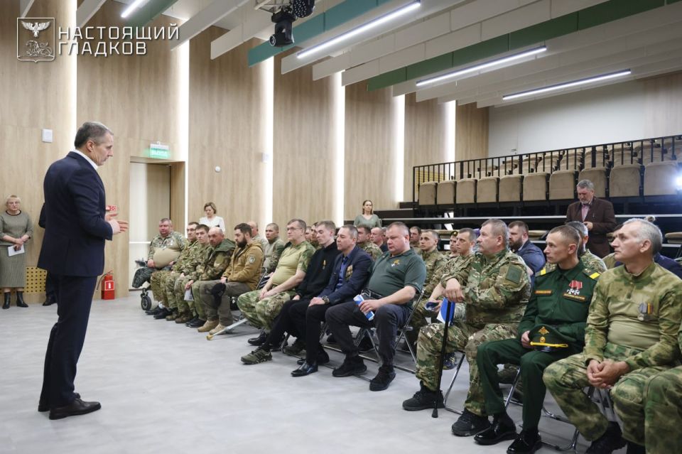 Вячеслав Гладков: Во время рабочей поездки в Губкинском округе встретился с ветеранами специальной военной операции