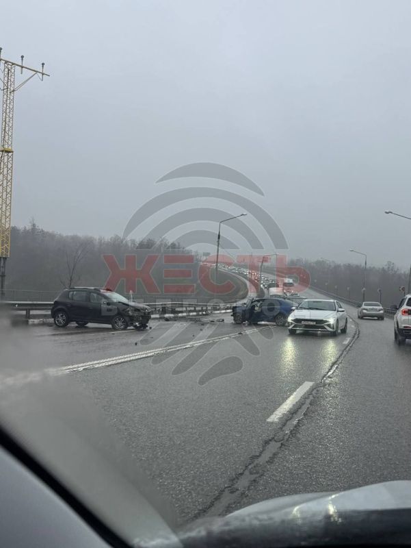 О серьёзной аварии в Белгороде на объездной за аэропортом сообщают местные каналы