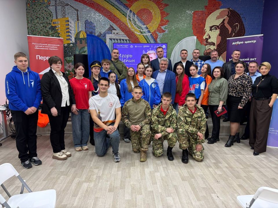 Глава округа Игорь Анатольевич Щепин встретился с молодежным активом и организаторами работы по реализации молодежной политики в муниципалитете, чтобы обсудить важные и волнующие вопросы сферы