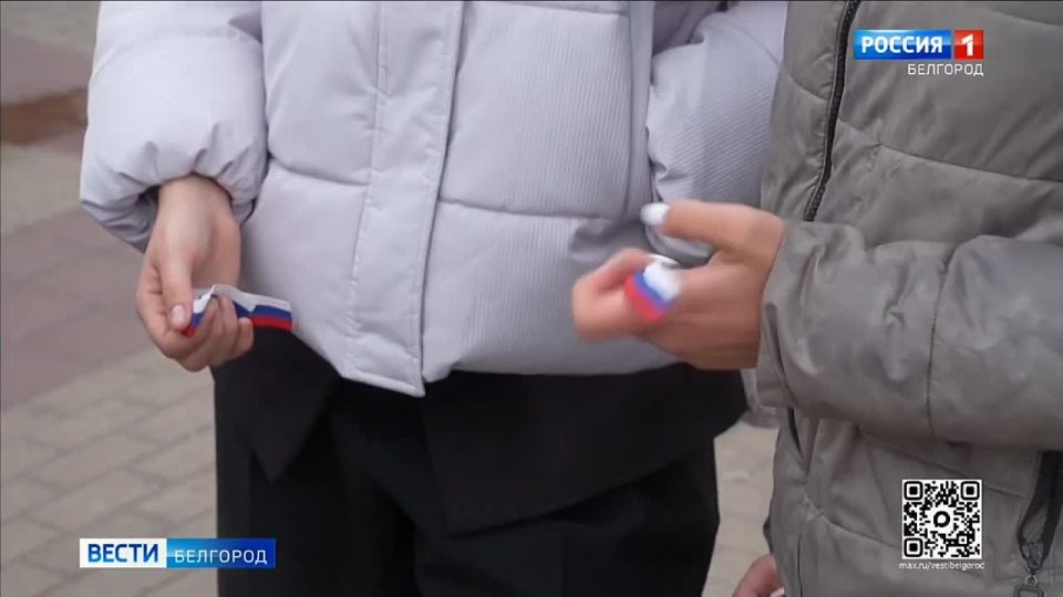 Годовщину воссоединения Крыма с Россией в стране встретили патриотическими акциями