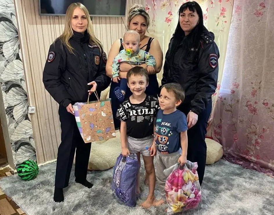 Полицейские из Нового Оскола и Красной Гвардии поддержали акцию «День добрых дел»