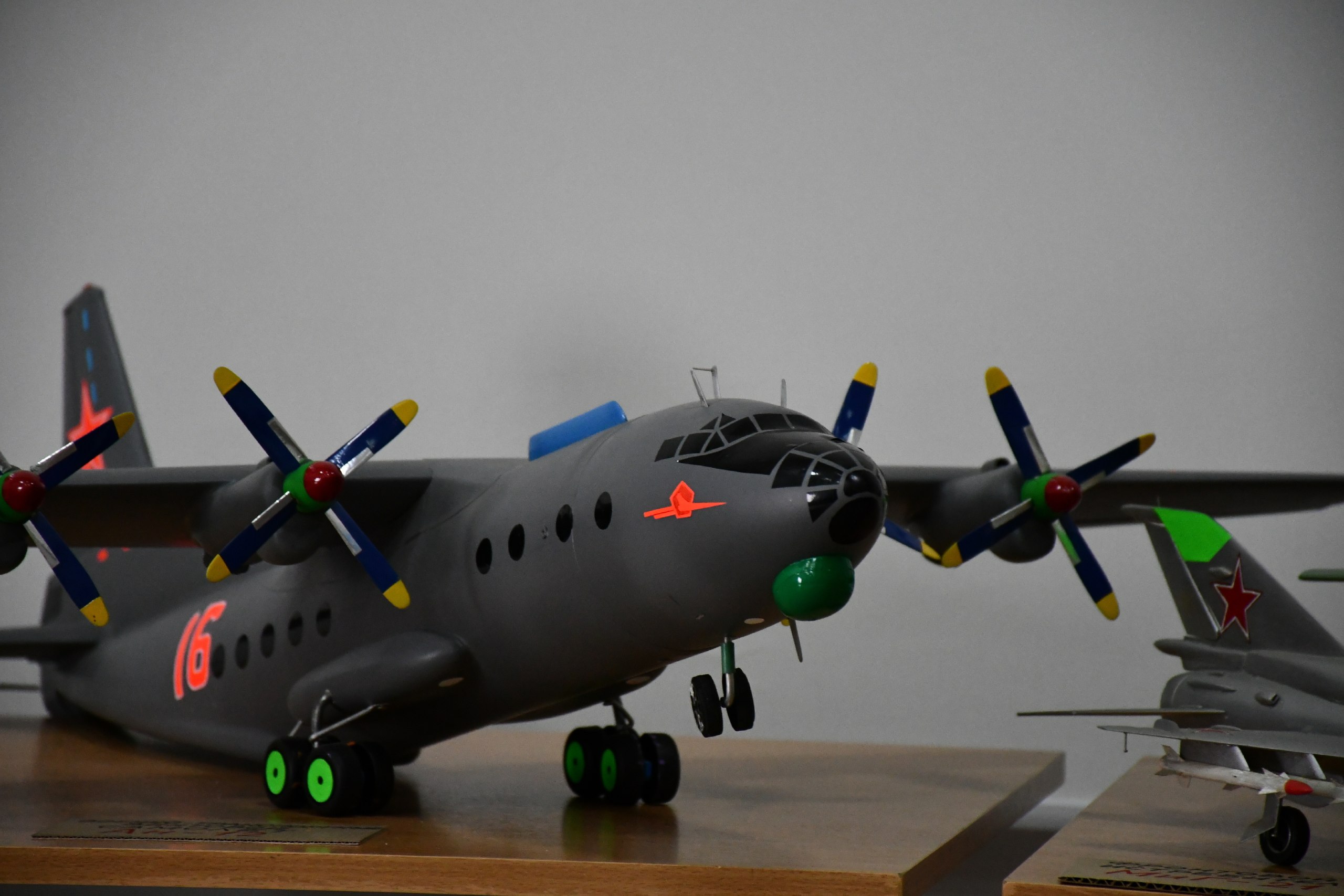 В Бирюче продолжается выставка моделей самолётов В Бирюче продолжается выставка моделей самолётов