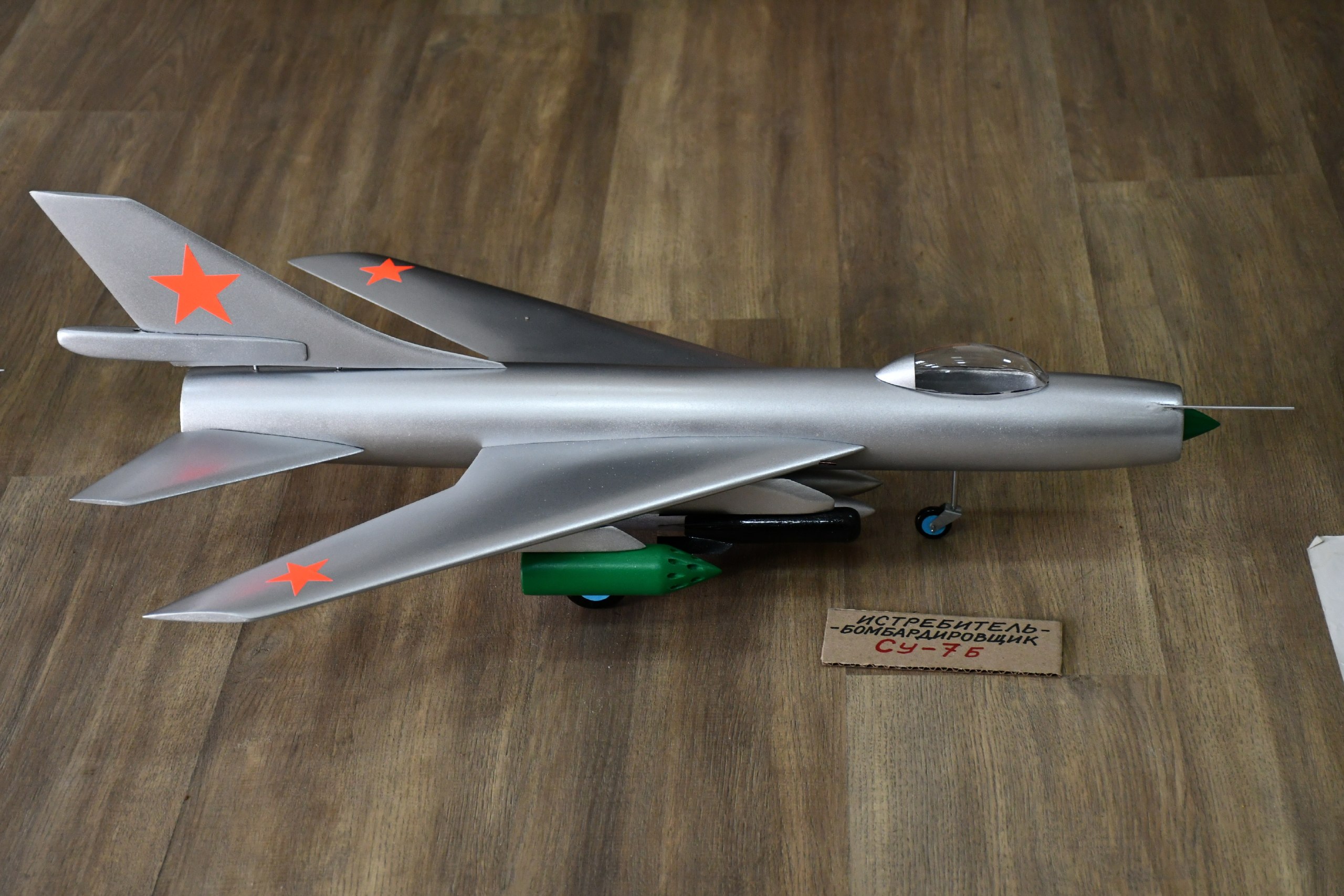 В Бирюче продолжается выставка моделей самолётов В Бирюче продолжается выставка моделей самолётов