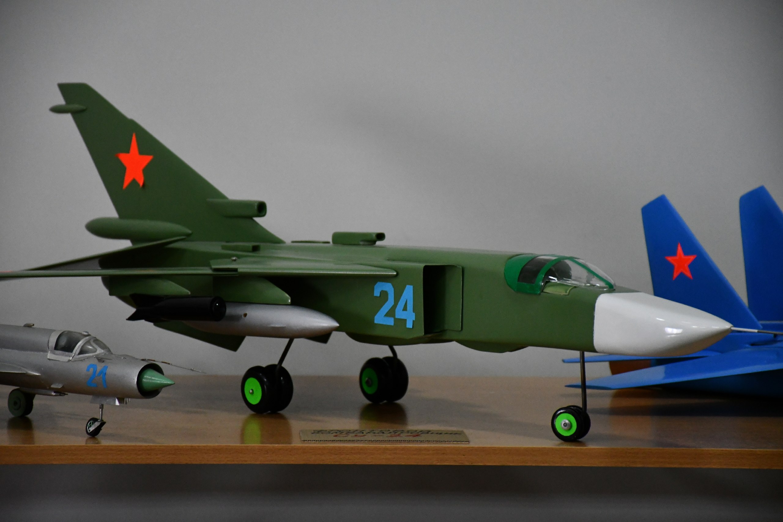 В Бирюче продолжается выставка моделей самолётов В Бирюче продолжается выставка моделей самолётов