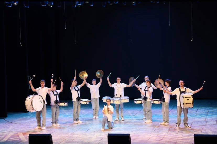 В Центре народного творчества «Образцовый самодеятельный коллектив» детский оркестр духовых инструментов, Ансамбль барабанщиков «Фиеста» и вокальный ансамбль «Девчата» подарили зрителям творческий вечер