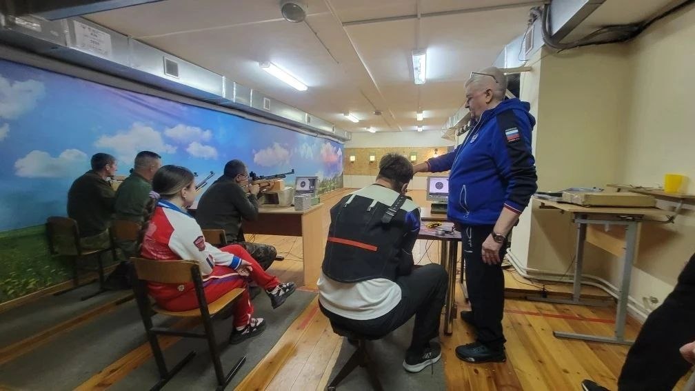 Олег Медведев: Сегодня вместе с нашими земляками — ветеранами специальной военной операции — принял участие в первой тренировке по пулевой стрельбе Олег Медведев: Сегодня вместе с нашими земляками — ветеранами специальной военной операции — принял участие в первой тренировке по пулевой стрельбе