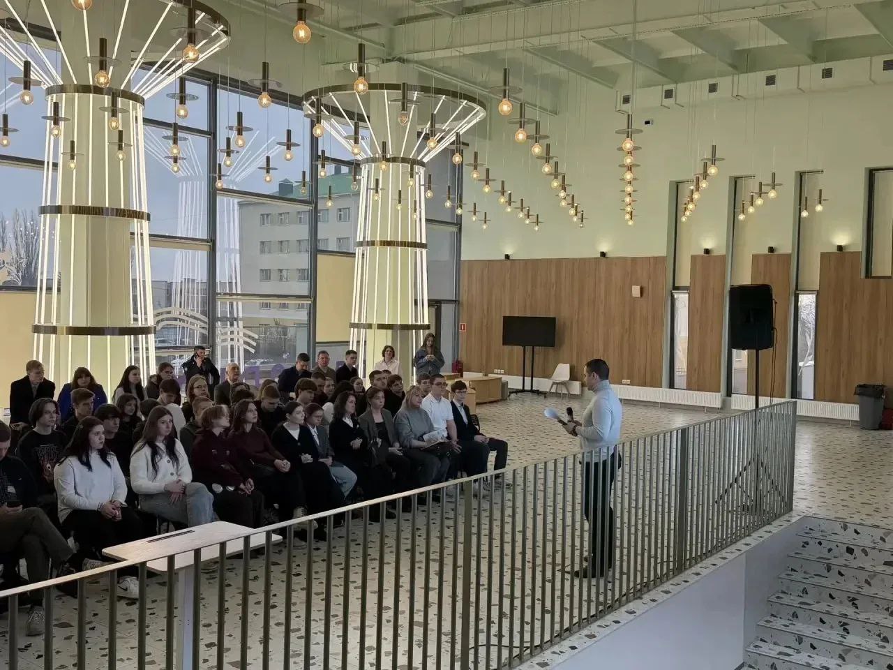 Старооскольские полицейские проводят профилактические встречи с представителями учебных организаций и молодежью Старооскольские полицейские проводят профилактические встречи с представителями учебных организаций и молодежью