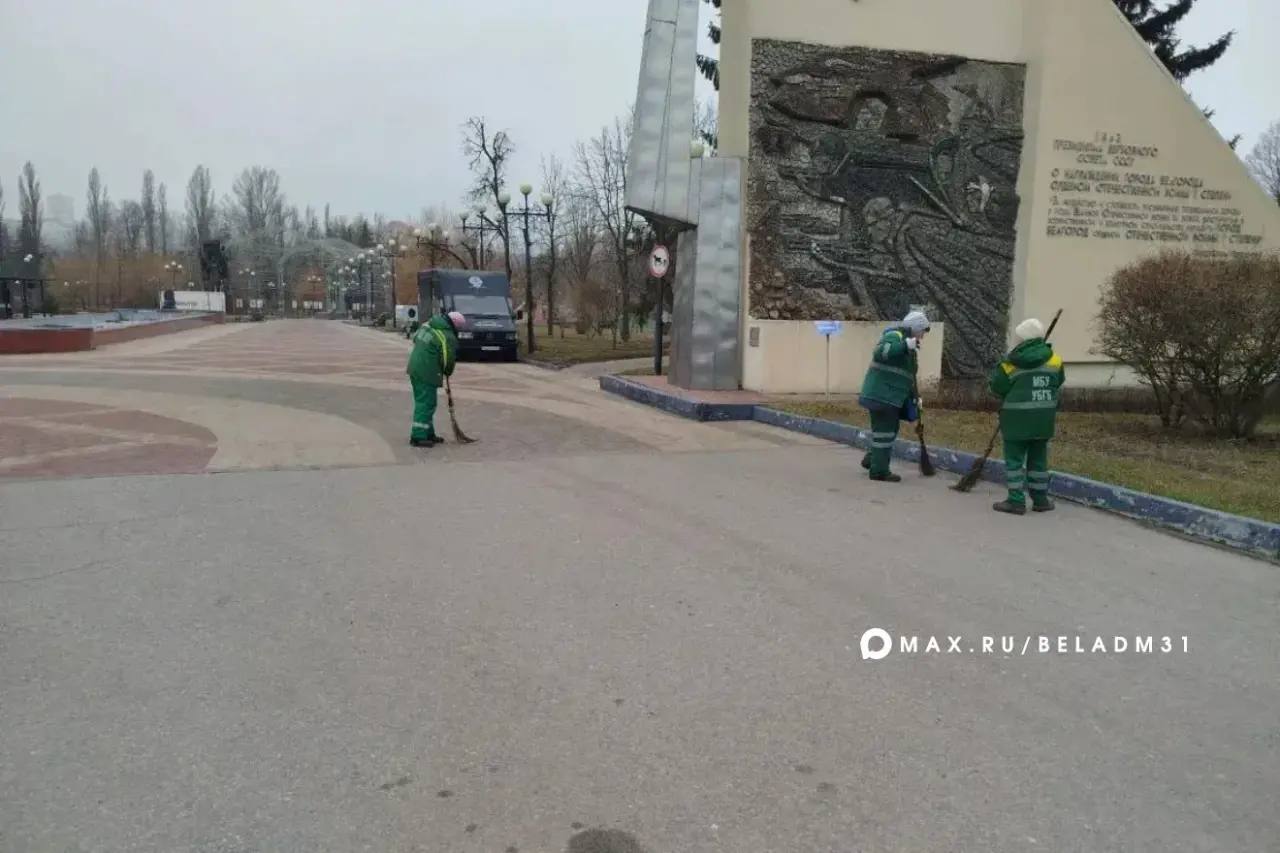 Наши коммунальные службы продолжают весеннюю уборку Наши коммунальные службы продолжают весеннюю уборку