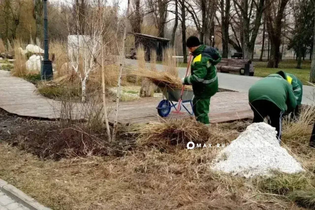 Наши коммунальные службы продолжают весеннюю уборку Наши коммунальные службы продолжают весеннюю уборку