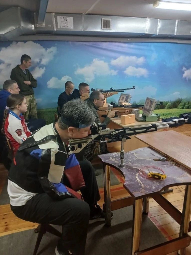 Олег Медведев: Сегодня вместе с нашими земляками — ветеранами специальной военной операции — принял участие в первой тренировке по пулевой стрельбе Олег Медведев: Сегодня вместе с нашими земляками — ветеранами специальной военной операции — принял участие в первой тренировке по пулевой стрельбе