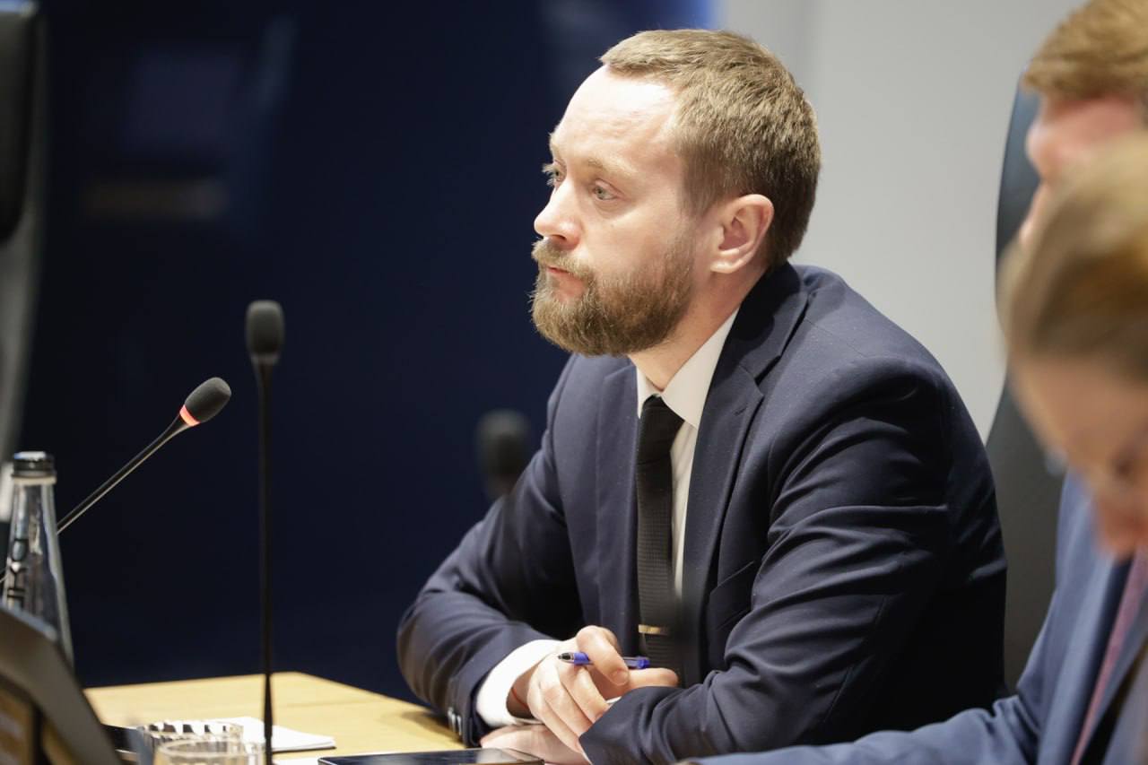 Юрий Клепиков: В повестке сегодняшнего оперативного совещания первостепенными, безусловно, стали вопросы безопасности в приграничной зоне и работа по восстановлению повреждённых домов и квартир Юрий Клепиков: В повестке сегодняшнего оперативного совещания первостепенными, безусловно, стали вопросы безопасности в приграничной зоне и работа по восстановлению повреждённых домов и квартир