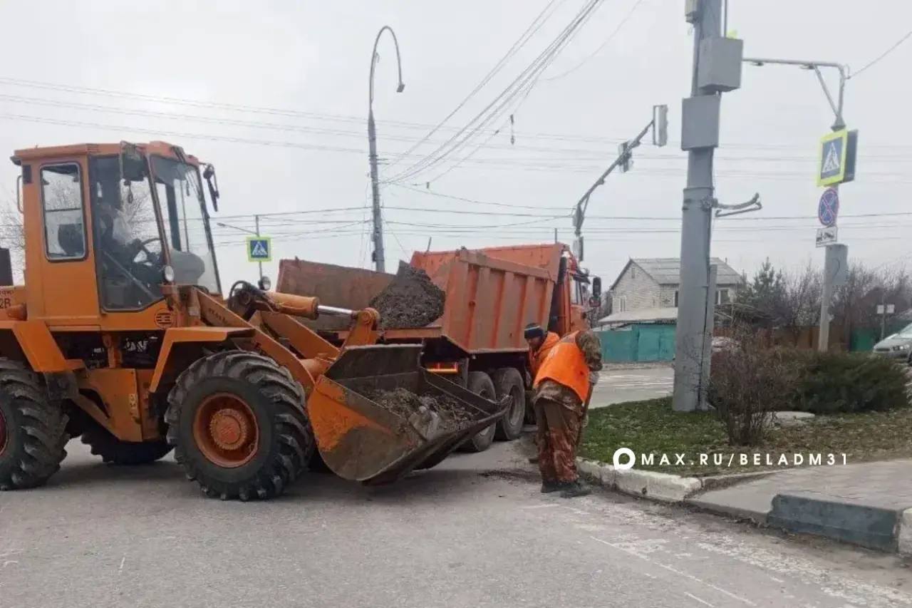 Белгородские коммунальные службы продолжают весеннюю уборку Белгородские коммунальные службы продолжают весеннюю уборку