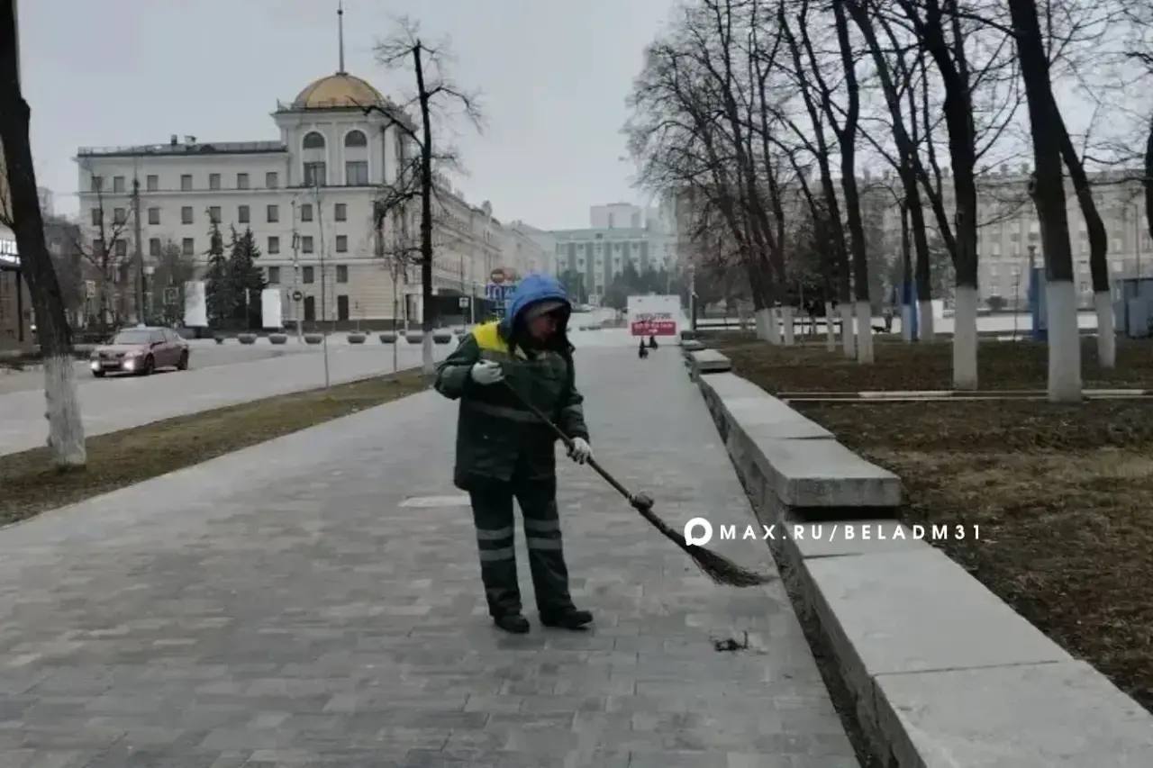 Белгородские коммунальные службы продолжают весеннюю уборку Белгородские коммунальные службы продолжают весеннюю уборку