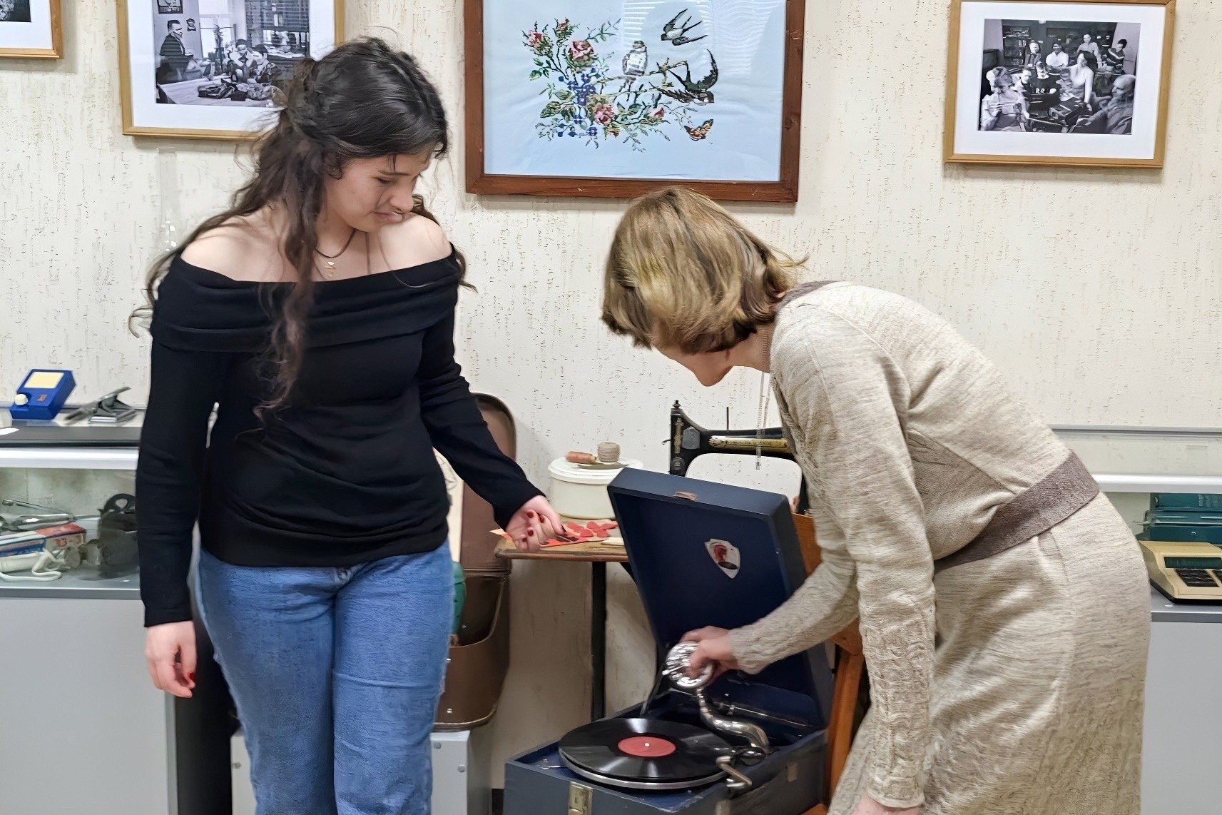 В Шебекинском историко-художественном музее открылась новая выставка «КВН, Ракета и Фотокор: сделано в СССР» В Шебекинском историко-художественном музее открылась новая выставка «КВН, Ракета и Фотокор: сделано в СССР»