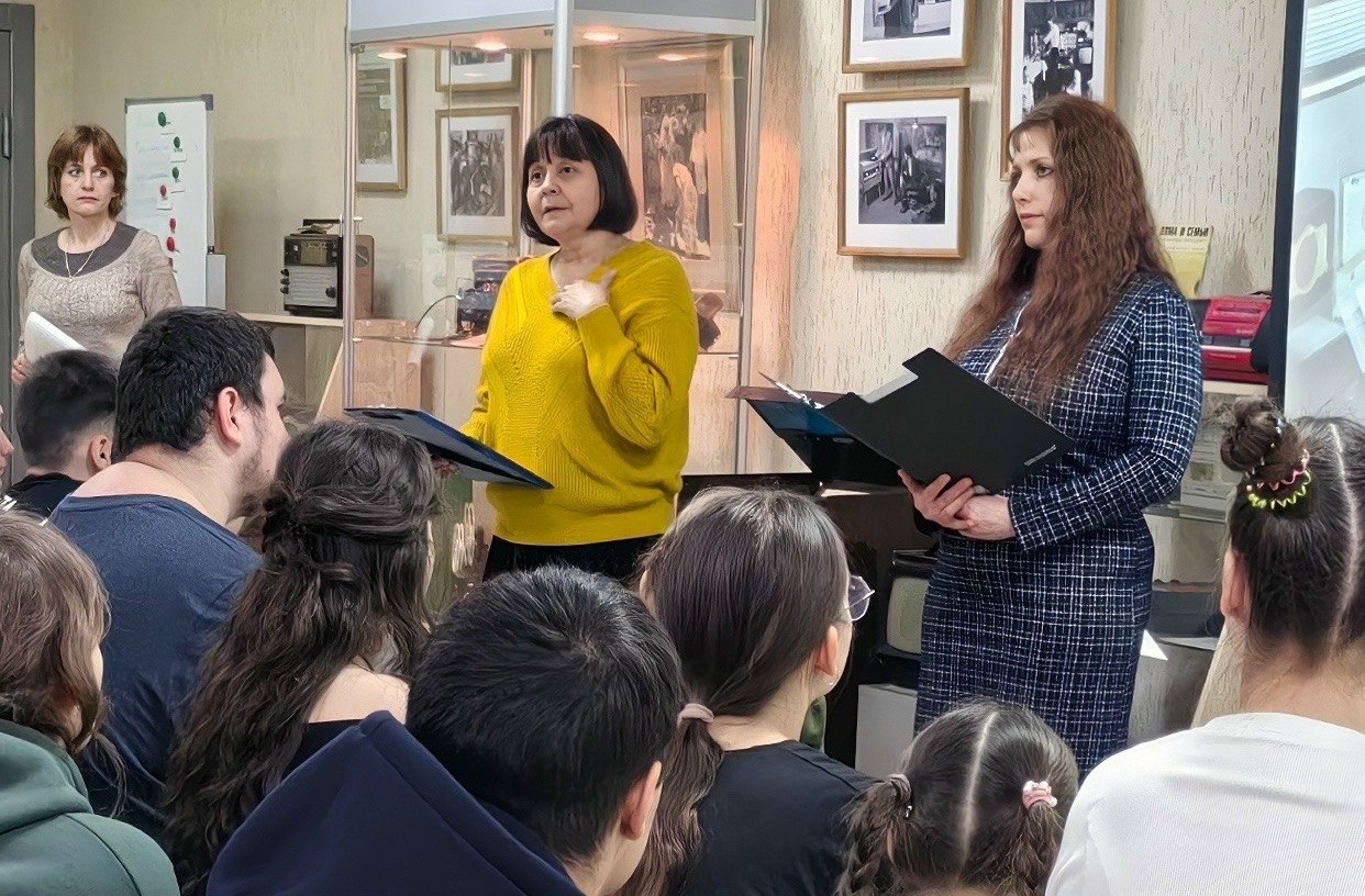 В Шебекинском историко-художественном музее открылась новая выставка «КВН, Ракета и Фотокор: сделано в СССР» В Шебекинском историко-художественном музее открылась новая выставка «КВН, Ракета и Фотокор: сделано в СССР»