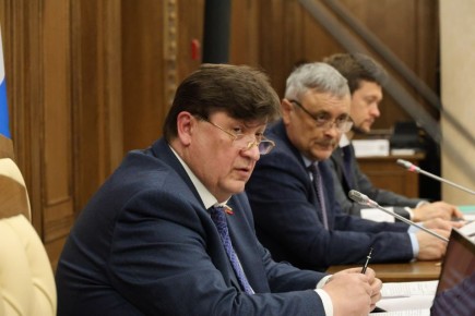 В преддверии очередного заседания областной Думы состоялось совместное заседание комитетов по бюджету и финансам, по социальной политике