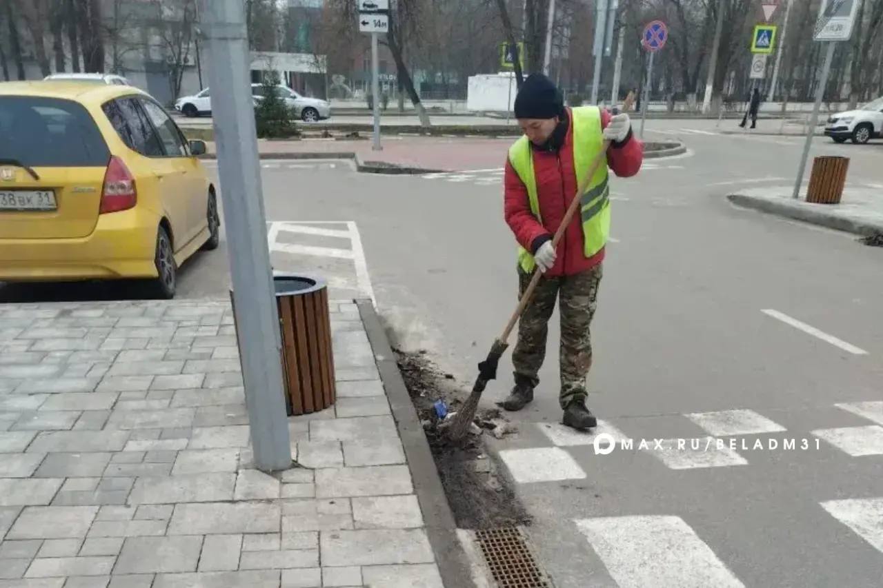 Белгородские коммунальные службы продолжают весеннюю уборку Белгородские коммунальные службы продолжают весеннюю уборку