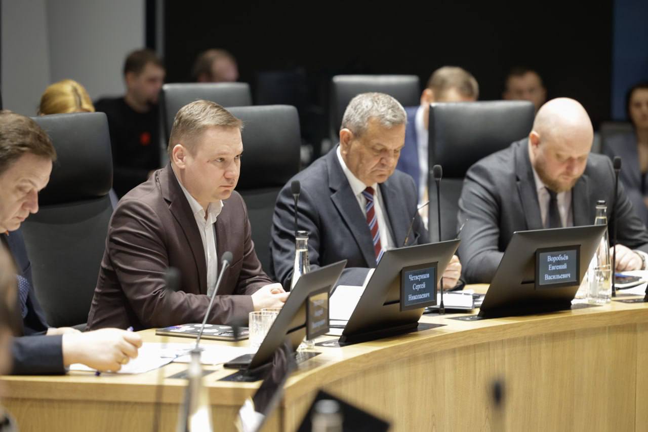 Юрий Клепиков: В повестке сегодняшнего оперативного совещания первостепенными, безусловно, стали вопросы безопасности в приграничной зоне и работа по восстановлению повреждённых домов и квартир Юрий Клепиков: В повестке сегодняшнего оперативного совещания первостепенными, безусловно, стали вопросы безопасности в приграничной зоне и работа по восстановлению повреждённых домов и квартир