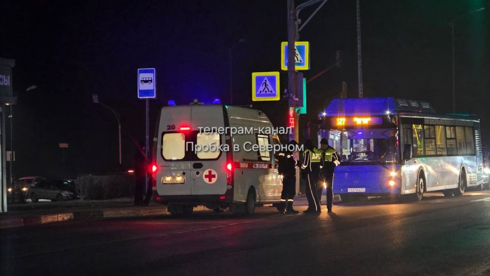 В Северном автобус прямо на пешеходном переходе сбил 64-летнюю женщину