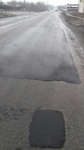 На территории города Шебекино специалисты продолжают проводить ямочный ремонт