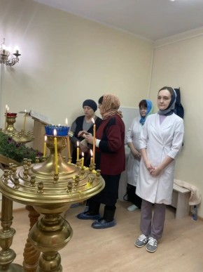 Сотрудники Шебекинской центральной районной больницы рассказали о том, что в их учреждении есть храм — тихое, особое место, куда приходят за внутренним спокойствием и поддержкой
