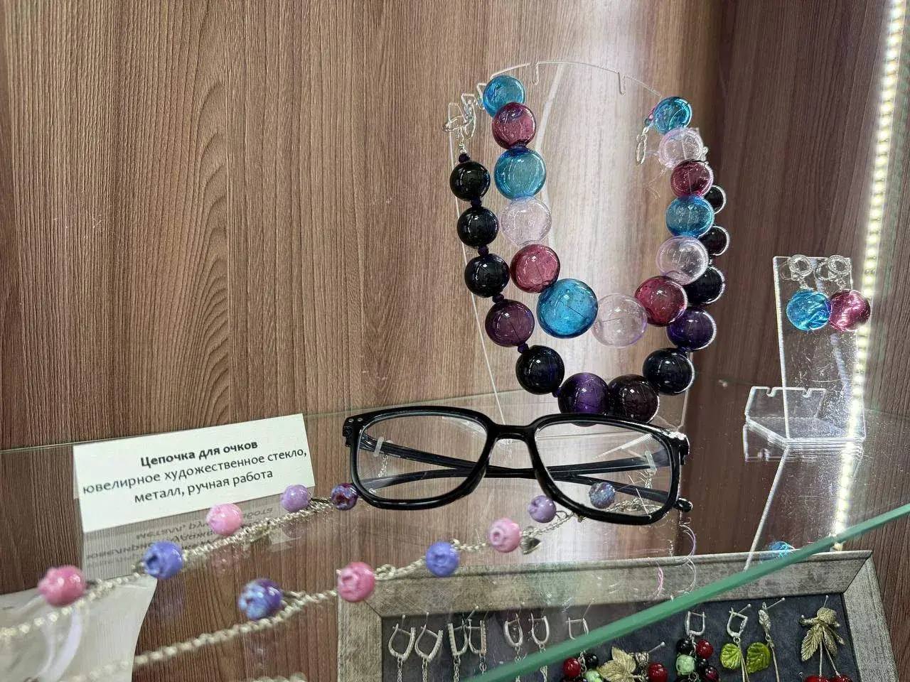 В музее народной культуры начала работу выставка «Муранские грёзы», которая представляет путешествие в мир художественного стекла В музее народной культуры начала работу выставка «Муранские грёзы», которая представляет путешествие в мир художественного стекла