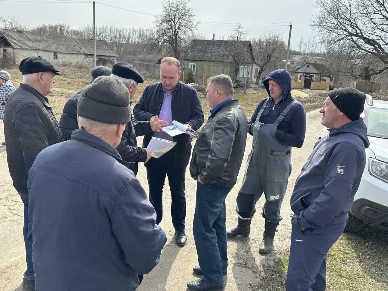 Провели встречу с жителями села Лозовое Провели встречу с жителями села Лозовое