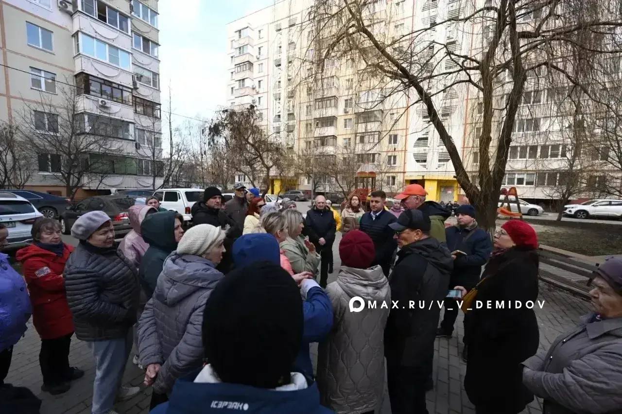 Валентин Демидов: Вчера вечером встретился с жителями домов 20, 20а, 20б и 20в по ул. Есенина Валентин Демидов: Вчера вечером встретился с жителями домов 20, 20а, 20б и 20в по ул. Есенина