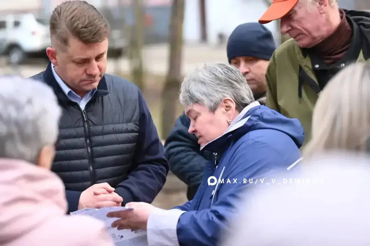 Валентин Демидов: Вчера вечером встретился с жителями домов 20, 20а, 20б и 20в по ул. Есенина Валентин Демидов: Вчера вечером встретился с жителями домов 20, 20а, 20б и 20в по ул. Есенина