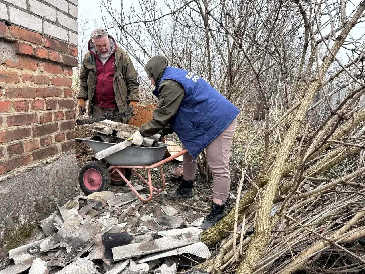 Игорь Кастюкевич: 15 объектов восстановили участники волонтерского лагеря Единой России «Белгородский рубеж» Игорь Кастюкевич: 15 объектов восстановили участники волонтерского лагеря Единой России «Белгородский рубеж»