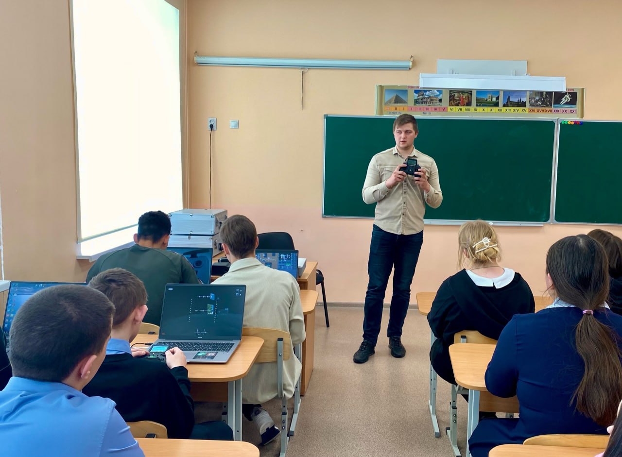 В Ракитянском округе реализуется проект «Навигатор будущего», направленный на обучение школьников управлению БПЛА