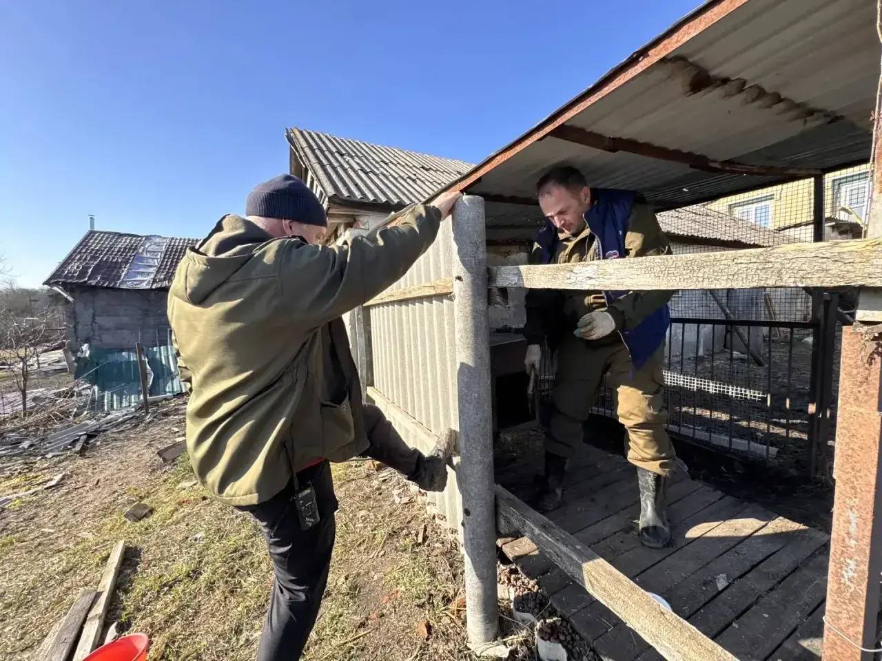 Игорь Кастюкевич: 15 объектов восстановили участники волонтерского лагеря Единой России «Белгородский рубеж» Игорь Кастюкевич: 15 объектов восстановили участники волонтерского лагеря Единой России «Белгородский рубеж»