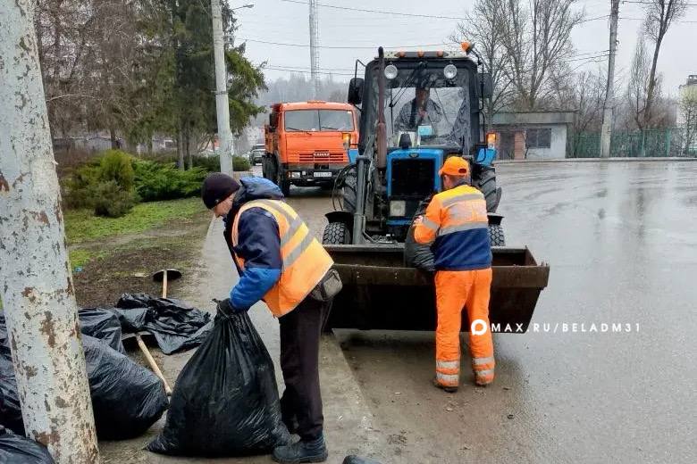 Сегодня в городе пасмурно и сыро, но наши коммунальные службы продолжают наводить порядок на улицах Сегодня в городе пасмурно и сыро, но наши коммунальные службы продолжают наводить порядок на улицах