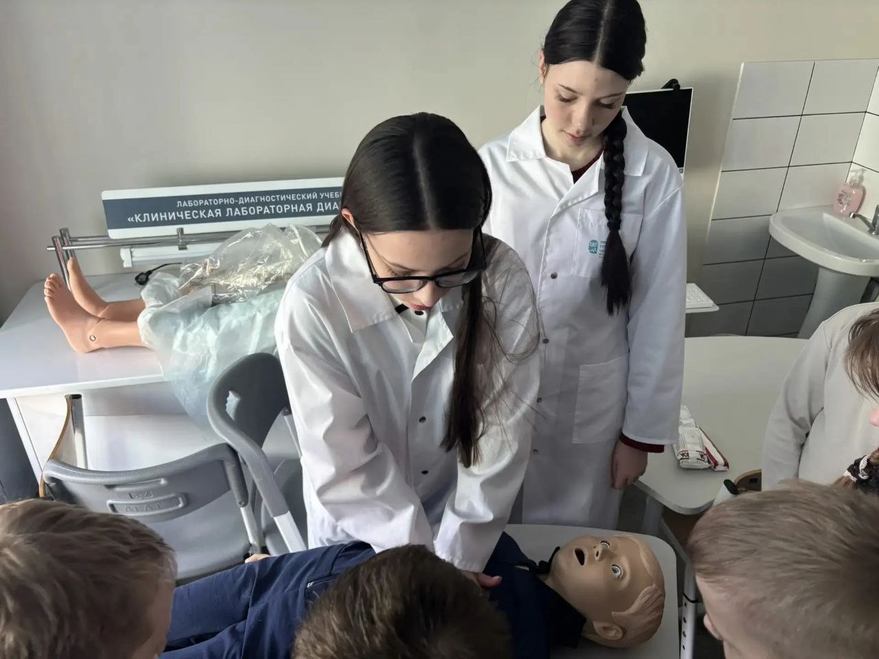 Владимир Переверзев: Школа - территория здоровья: старшие учат младших Владимир Переверзев: Школа - территория здоровья: старшие учат младших