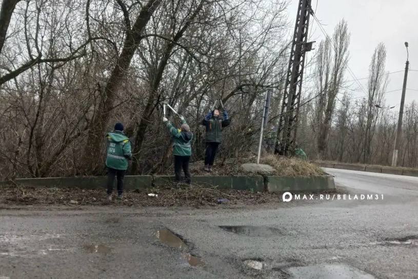 Сегодня в городе пасмурно и сыро, но наши коммунальные службы продолжают наводить порядок на улицах Сегодня в городе пасмурно и сыро, но наши коммунальные службы продолжают наводить порядок на улицах