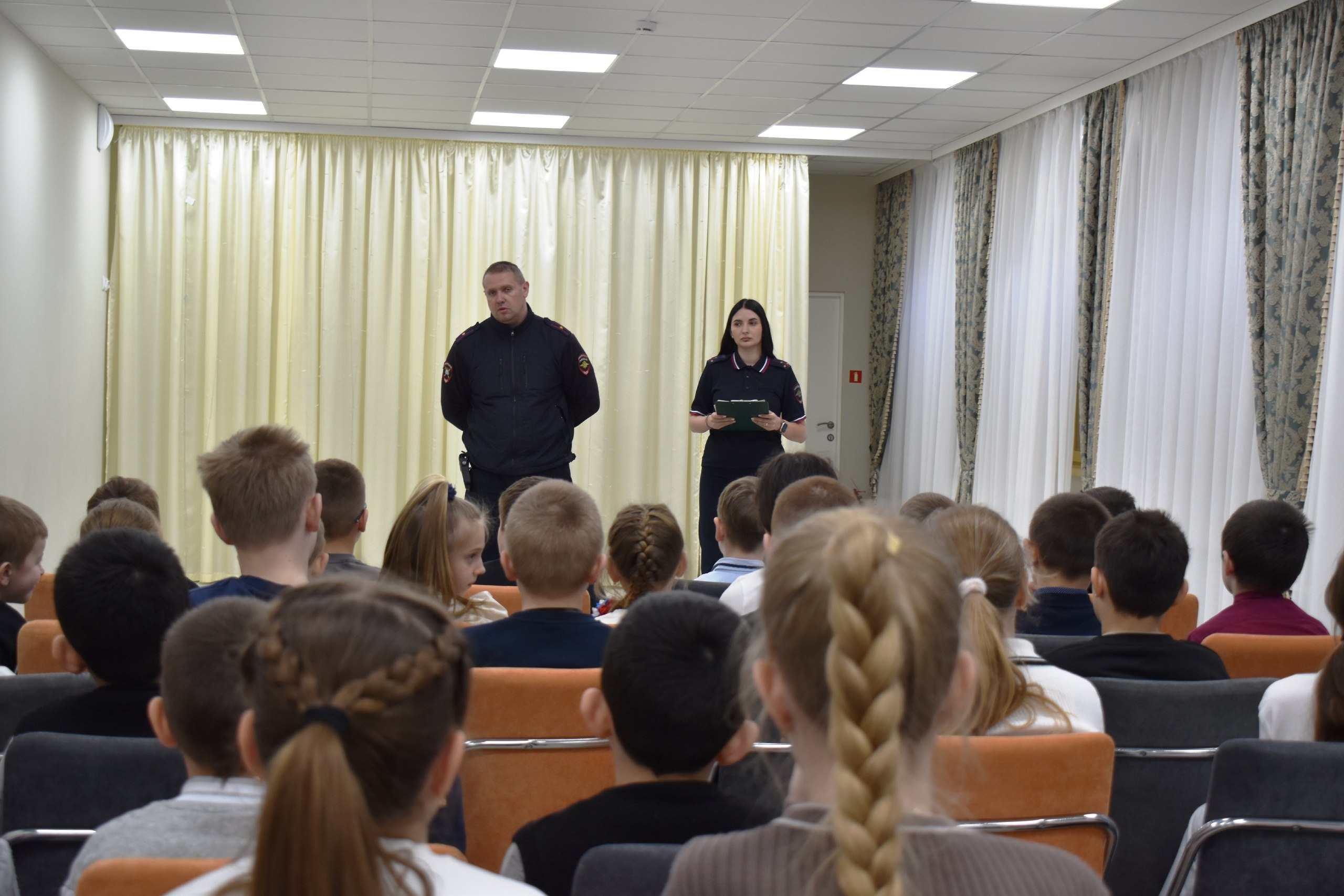 В рамках профилактической операции «Внимание, весенние каникулы!» сотрудники местного отделения МВД России проводят комплекс мероприятий, направленных на обеспечение безопасности наших ребят