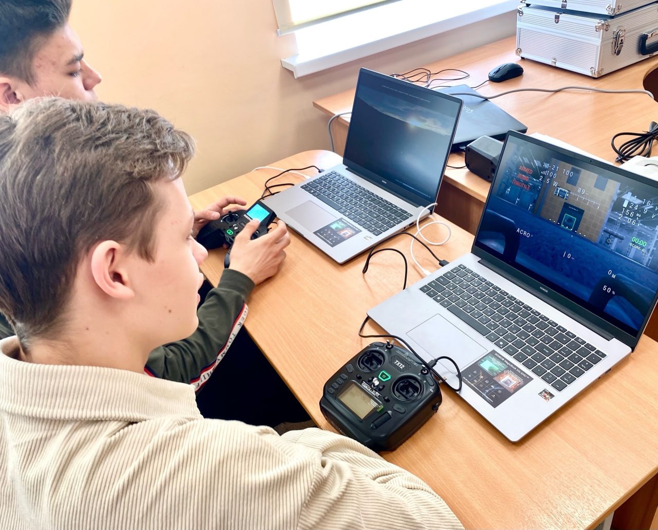 В Ракитянском округе реализуется проект «Навигатор будущего», направленный на обучение школьников управлению БПЛА В Ракитянском округе реализуется проект «Навигатор будущего», направленный на обучение школьников управлению БПЛА