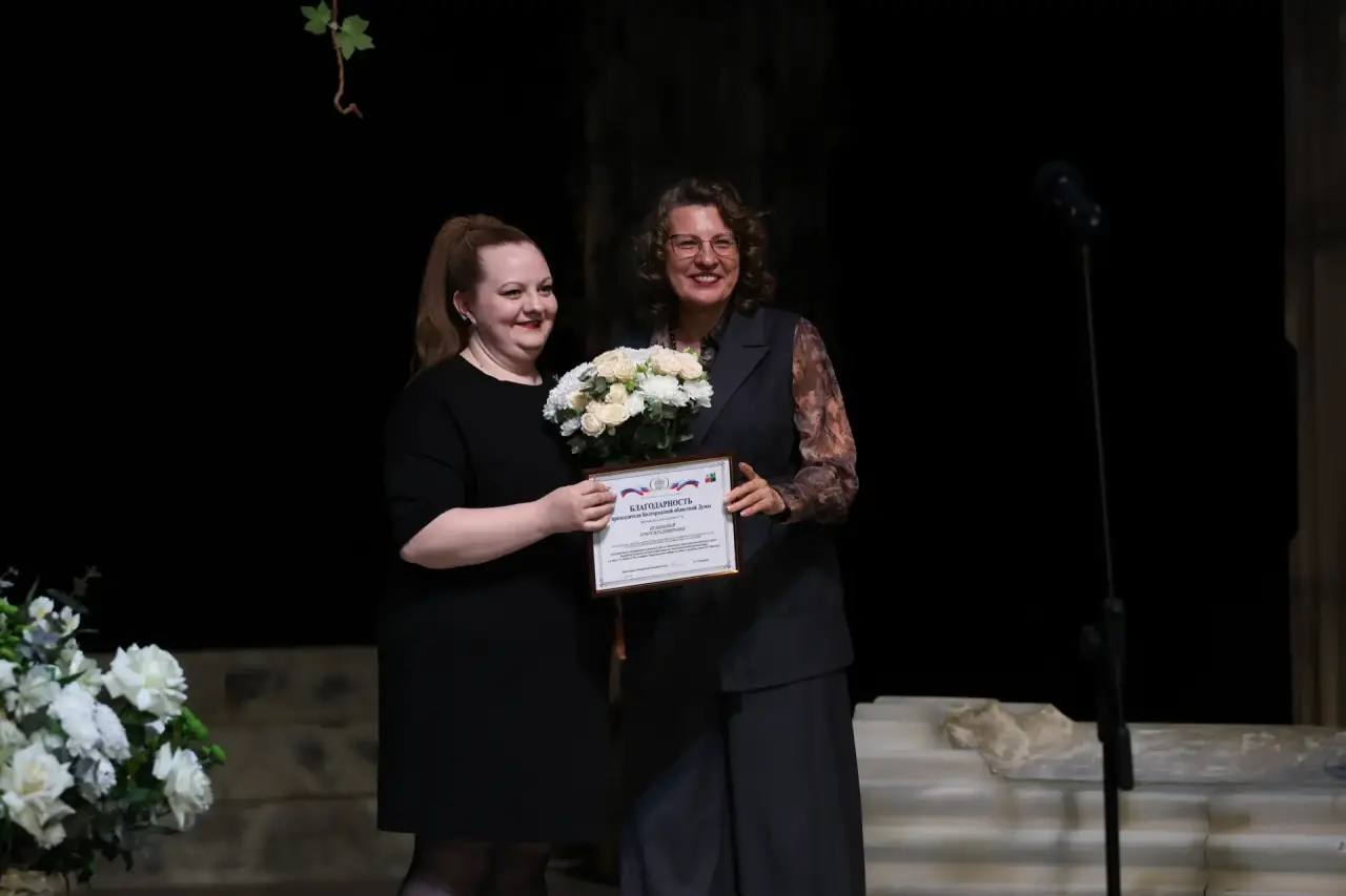 Михаил Лобазнов: Поздравили коллектив Старооскольского театра для детей и молодёжи имени Б.И. Равенских с профессиональным праздником Михаил Лобазнов: Поздравили коллектив Старооскольского театра для детей и молодёжи имени Б.И. Равенских с профессиональным праздником