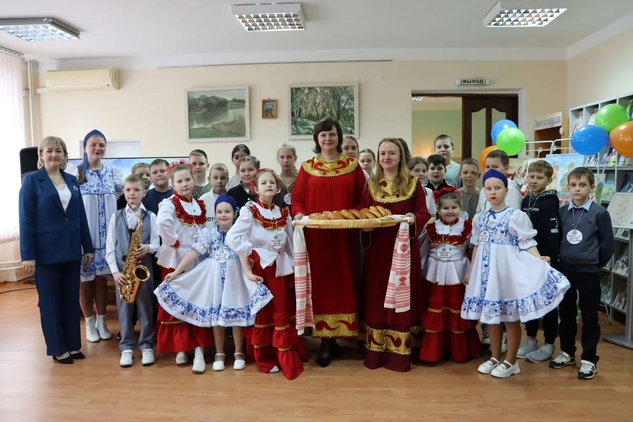 В Краснояружском округе стартовала Всероссийская просветительская акция «Неделя детской книги», которая посвящена Году единства народов России В Краснояружском округе стартовала Всероссийская просветительская акция «Неделя детской книги», которая посвящена Году единства народов России