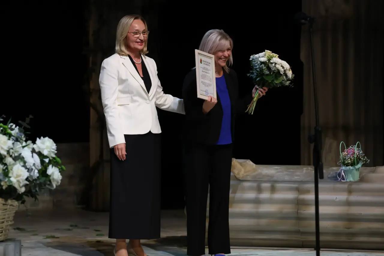 Михаил Лобазнов: Поздравили коллектив Старооскольского театра для детей и молодёжи имени Б.И. Равенских с профессиональным праздником Михаил Лобазнов: Поздравили коллектив Старооскольского театра для детей и молодёжи имени Б.И. Равенских с профессиональным праздником