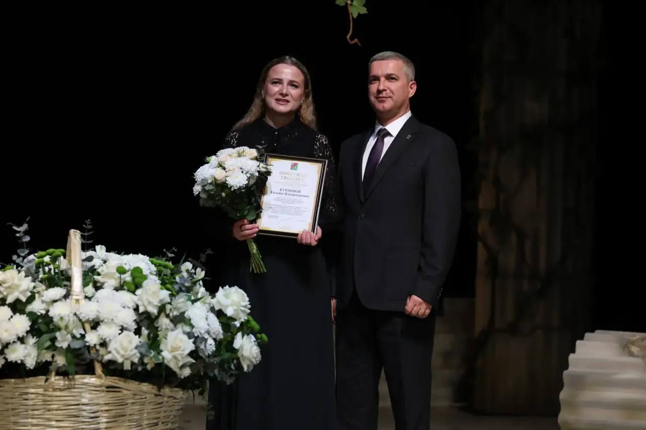 Михаил Лобазнов: Поздравили коллектив Старооскольского театра для детей и молодёжи имени Б.И. Равенских с профессиональным праздником Михаил Лобазнов: Поздравили коллектив Старооскольского театра для детей и молодёжи имени Б.И. Равенских с профессиональным праздником