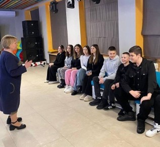 В 2025 году пять работников сферы культуры Краснояружского округа повысили квалификацию в рамках федеральной программы «Развитие культуры» национального проекта «Семья»